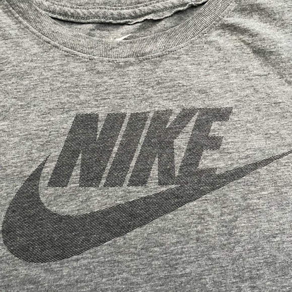 Nike Short Sleeve Tee Shirt - Picture 2 of 2